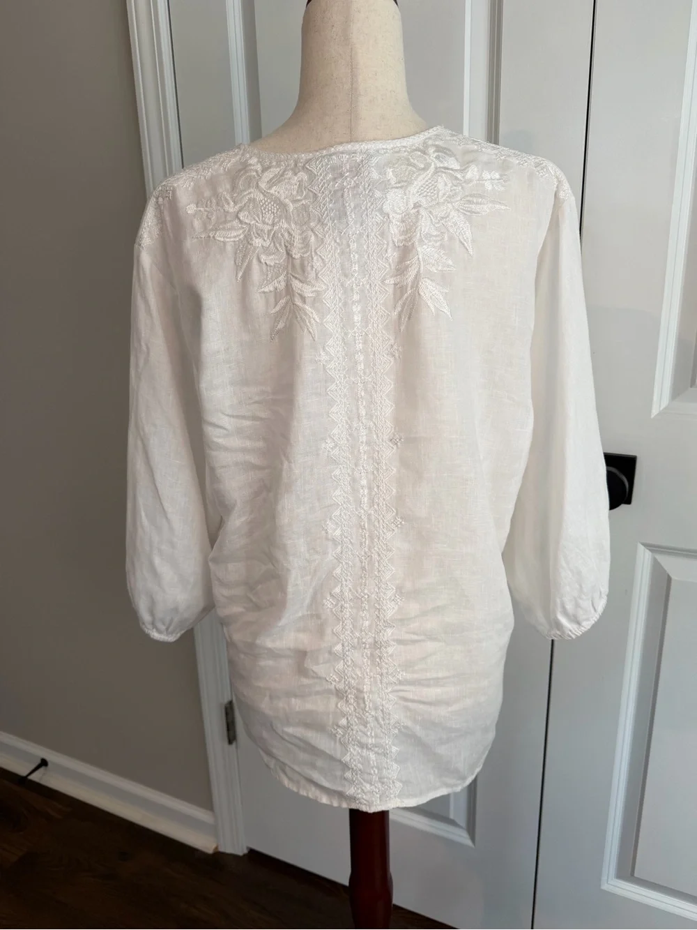 Johnny Was Camille Embriordered Linen Split VNeck 3/4 Puff Sleeve Blouse White M